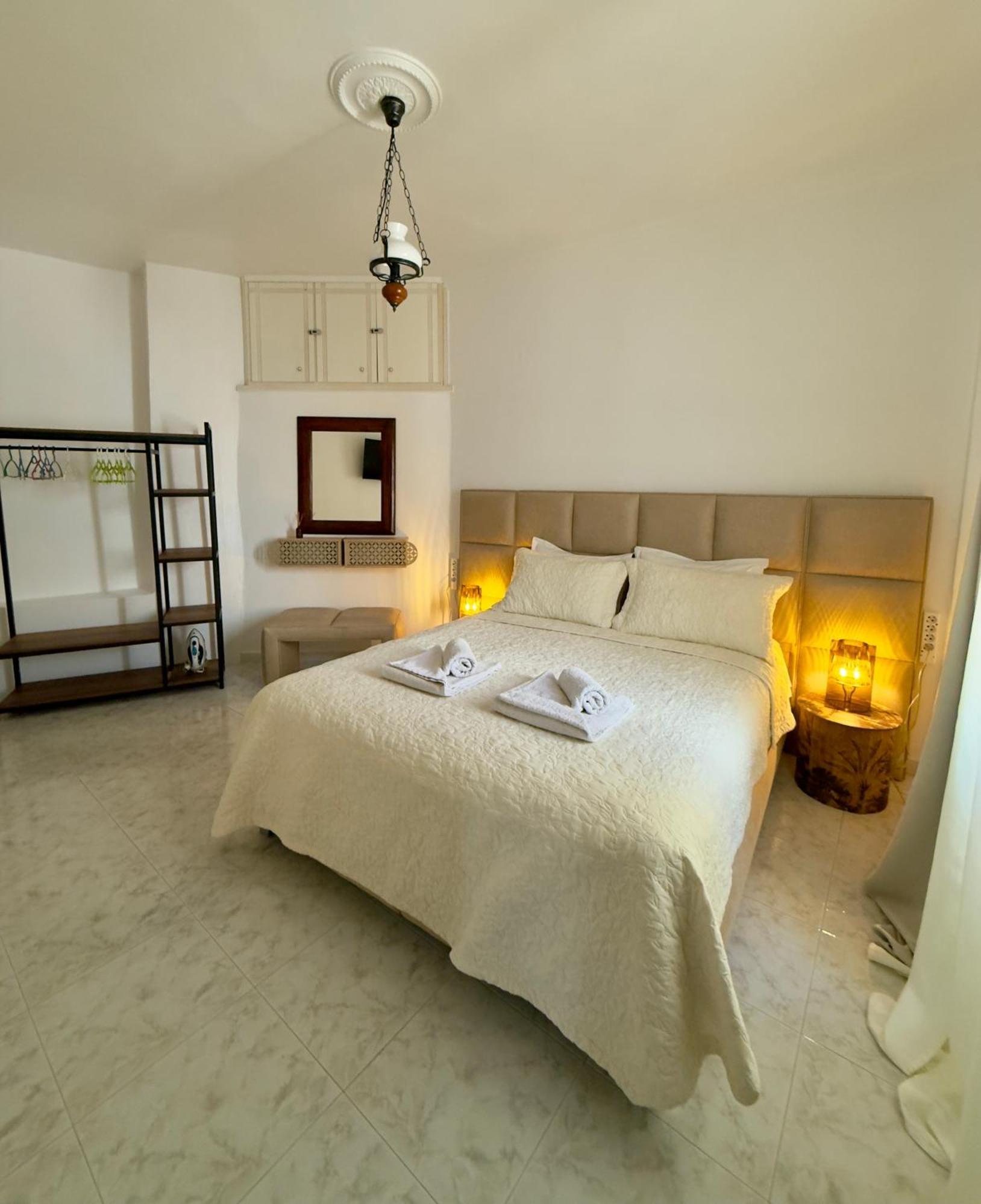 Maya Mallis Apartment *