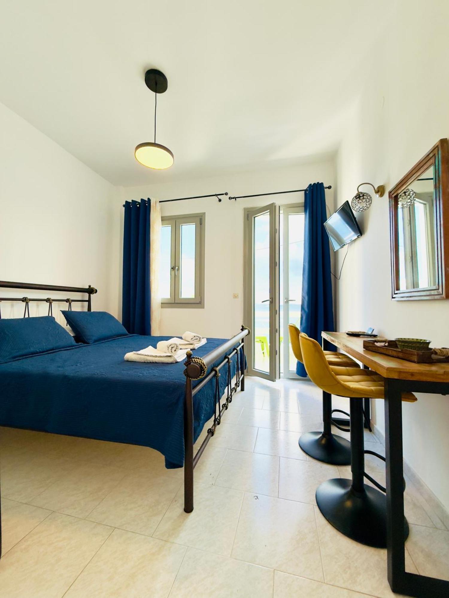 Maya Mallis Apartment *